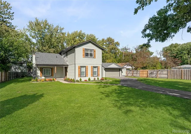 Photo 2 of Single family home for sale at 13725 Leonard Ave, Warren, MI 48089 | MLS# 20261081840 | Listing updated on 2026-10-13
