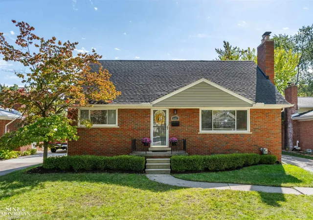 Photo 2 of Single family home for sale at 4407 Auburn Dr, Royal Oak, MI 48073 | MLS# 58050224343 | Listing updated on 2026-10-14