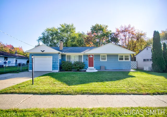 Photo 2 of Single family home for sale at 3024 Maple Grv Rd, Muskegon, MI 49441 | MLS# 71026053834 | Listing updated on 2026-10-08