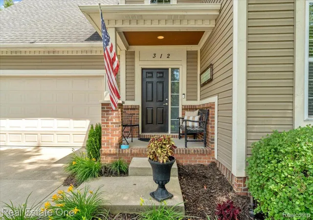Photo 3 of Single family home for sale at 312 Stone Wood Ct, Milford, MI 48381 | MLS# 20261081848 | Listing updated on 2026-10-12