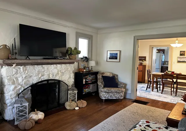 Photo 3 of Single family home for sale at 816 E Grand River Ave, Howell, MI 48843 | MLS# 20261081861 | Listing updated on 2026-10-27