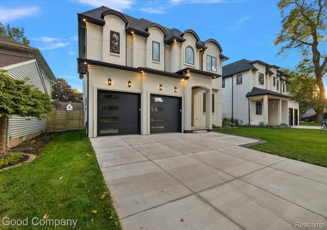 Photo 3 of Single family home for sale at 330 Woodlawn Ave, Royal Oak, MI 48073 | MLS# 20261081862 | Listing updated on 2026-10-17