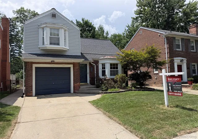 Photo 2 of Single family home for sale at 643 N Rosevere St, Dearborn, MI 48128 | MLS# 20261081870 | Listing updated on 2026-10-09