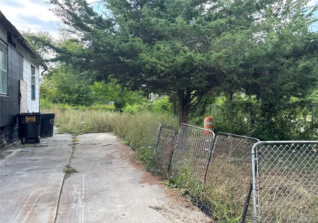 Photo 3 of Single family home for sale at 9621 Petoskey Ave, Detroit, MI 48204 | MLS# 20261081877 | Listing updated on 2026-10-11