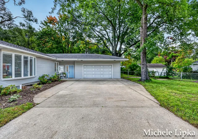 Photo 2 of Single family home for sale at 2567 Shettler Rd, Muskegon, MI 49444 | MLS# 71026053857 | Listing updated on 2026-10-28