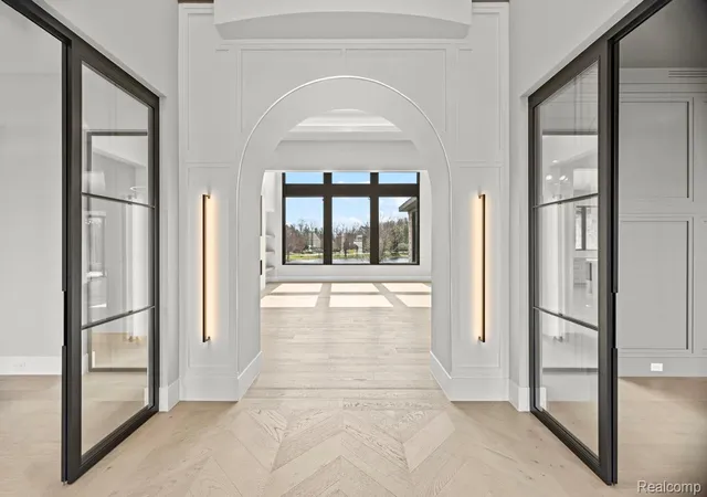 Photo 3 of Single family home for sale at 2717 Turtle Shrs Custom, Bloomfield Hills, MI 48302 | MLS# 20261081905 | Listing updated on 2026-10-26