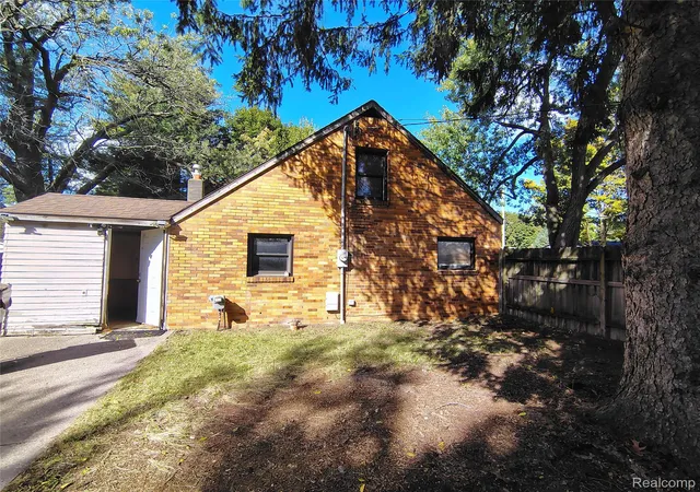 Photo 3 of Single family home for sale at 3115 Garland St, Lansing, MI 48906 | MLS# 20261081925 | Listing updated on 2026-10-10