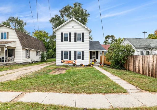 Photo 2 of Single family home for sale at 302 W Charles St, Greenville, MI 48838 | MLS# 72026053902 | Listing updated on 2026-10-09