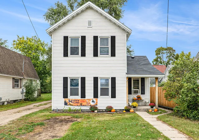 Photo 3 of Single family home for sale at 302 W Charles St, Greenville, MI 48838 | MLS# 72026053902 | Listing updated on 2026-10-09