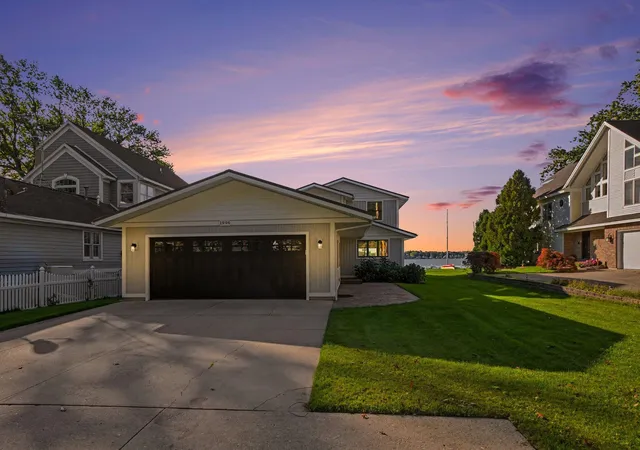 Photo 1 of Single family home for sale at 1996 Lake St, Holland, MI 49424 | MLS# 71026053917 | Listing updated on 2026-10-14