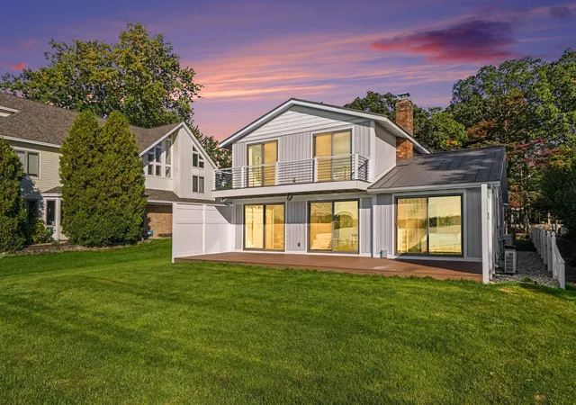 Photo 3 of Single family home for sale at 1996 Lake St, Holland, MI 49424 | MLS# 71026053917 | Listing updated on 2026-10-14