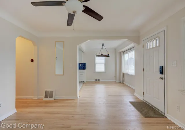 Photo 2 of Single family home for sale at 2305 Middlesex Ave, Royal Oak, MI 48067 | MLS# 20261081951 | Listing updated on 2026-10-10
