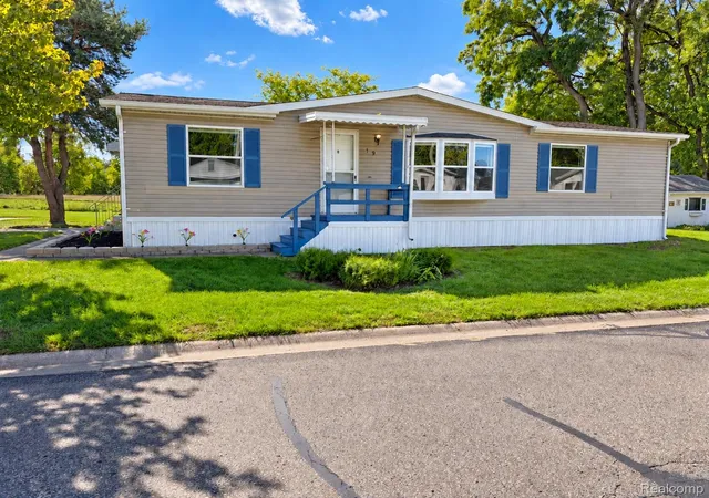 Single family home for sale at 19 S Hill Dr, FentonCharterTownship_Genesee, MI 48430 | MLS# 20261081967