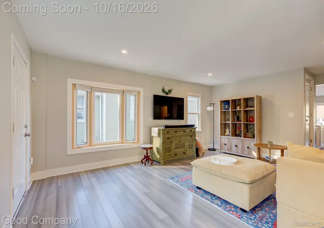 Photo 4 of Single family home for sale at 2933 Horton St, Ferndale, MI 48220 | MLS# 20261081971 | Listing updated on 2026-10-19