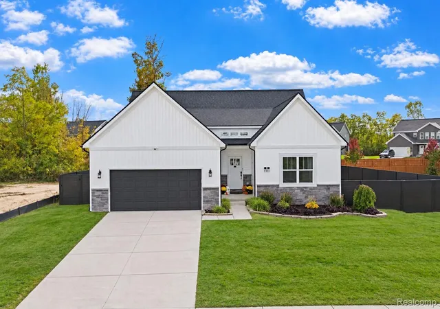 Photo 1 of Sale Pending at 4481 Oak St, Grand Blanc, MI 48439 | MLS# 20261081972 | Listing updated on 2026-10-24