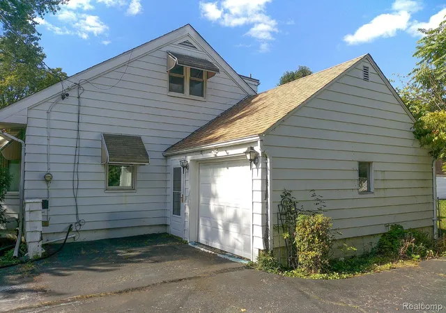 Photo 2 of Single family home for sale at 1022 Lorene Ave, Mount Morris, MI 48458 | MLS# 20261081975 | Listing updated on 2026-10-13