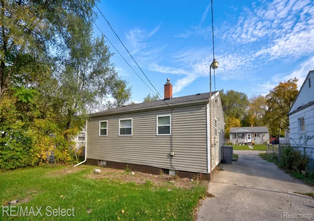 Photo 3 of Single family home for sale at 2830 Plainfield Ave, Flint, MI 48506 | MLS# 20261081977 | Listing updated on 2026-10-29