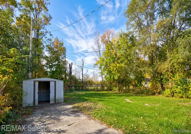 Photo 4 of Single family home for sale at 2830 Plainfield Ave, Flint, MI 48506 | MLS# 20261081977 | Listing updated on 2026-10-29