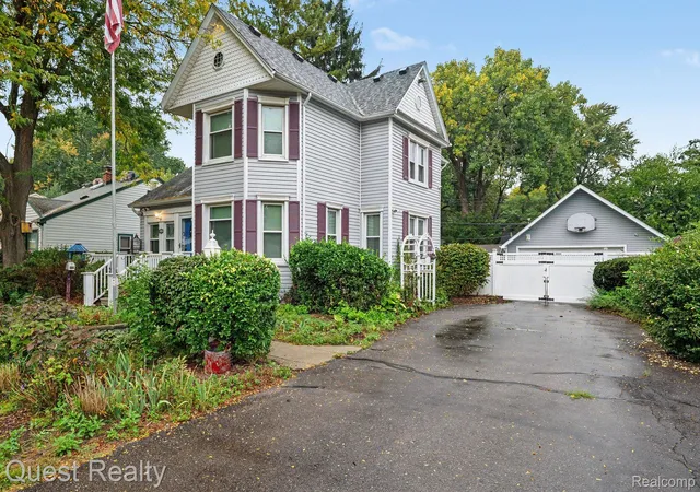 Photo 3 of Single family home for sale at 499 Allen Ave, Clawson, MI 48017 | MLS# 20261081986 | Listing updated on 2026-10-13