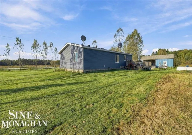 Photo 2 of Single family home for sale at 7570 Imlay City Rd, Kenockee, MI 48006 | MLS# 58050224407 | Listing updated on 2026-10-13
