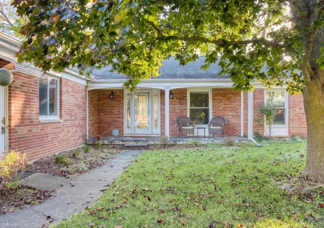 Photo 2 of Single family home for sale at 1010 Meadow Dr, Owosso, MI 48867 | MLS# 5050224413 | Listing updated on 2026-10-09
