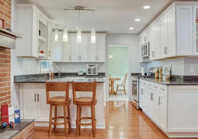 Photo 3 of Single family home for sale at 1010 Meadow Dr, Owosso, MI 48867 | MLS# 5050224413 | Listing updated on 2026-10-09