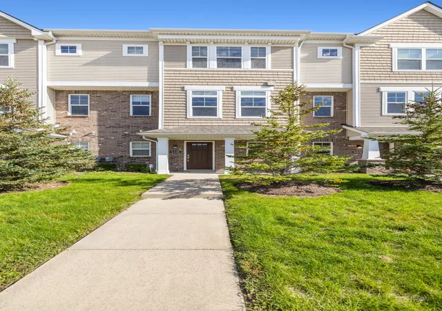 Photo 3 of Condo for sale at 3428 Rochester Rd, Royal Oak, MI 48073 | MLS# 81026053984 | Listing updated on 2026-10-09