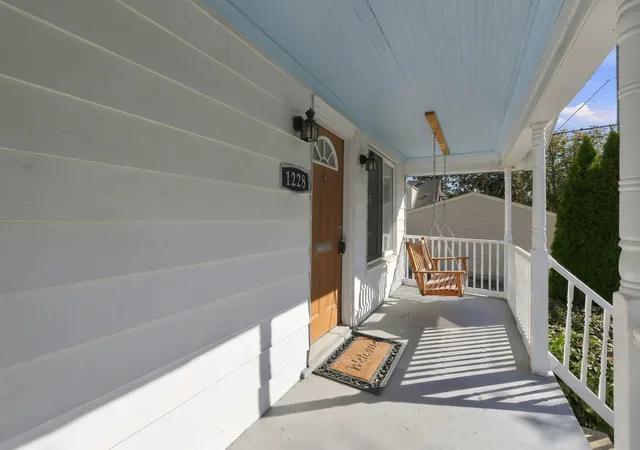 Photo 4 of Single family home for sale at 1228 Poplar St, Wyandotte, MI 48192 | MLS# 81026053990 | Listing updated on 2026-10-12