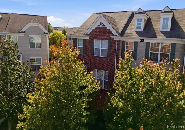 Listing Photo 4 - Condo for sale in building located at 27965 Middleton Dr, Novi, MI 48377