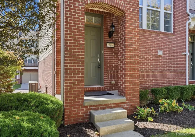 Listing Photo 5 - Condo for sale in building located at 27965 Middleton Dr, Novi, MI 48377