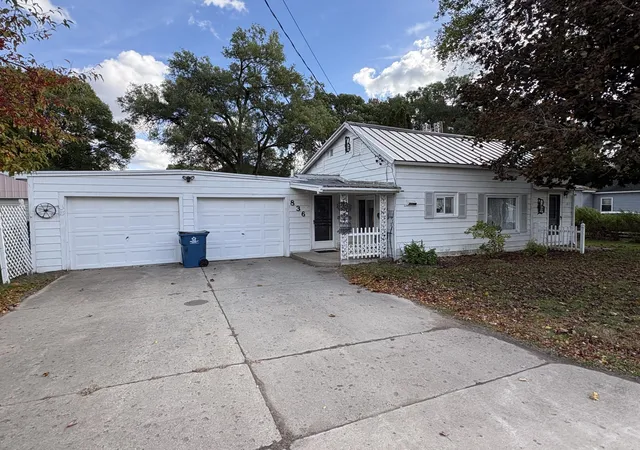 Photo 1 of Single family home for sale at 836 N Cherry St, Evart, MI 49631 | MLS# 72026054008 | Listing updated on 2026-10-09
