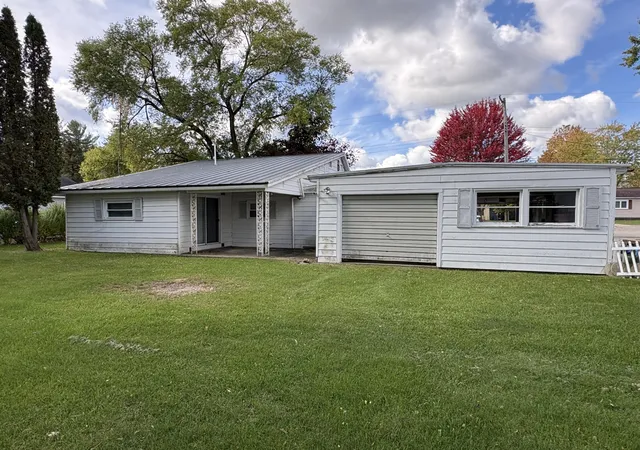 Photo 2 of Single family home for sale at 836 N Cherry St, Evart, MI 49631 | MLS# 72026054008 | Listing updated on 2026-10-09