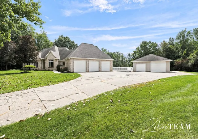 Photo 3 of Single family home for sale at 2190 Winans St Nw, Grand Rapids, MI 49534 | MLS# 65026054007 | Listing updated on 2026-10-09