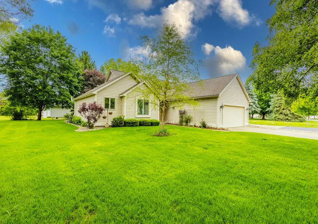 Photo 1 of Condo for sale at 11 Oakdale Ln, Coldwater, MI 49036 | MLS# 53026054015 | Listing updated on 2026-10-20