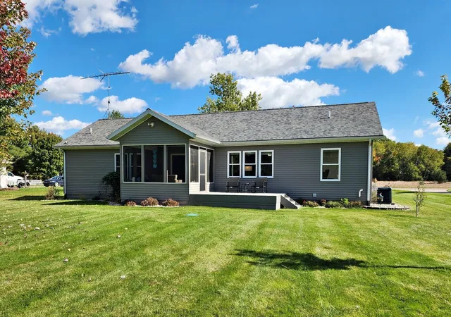 Photo 2 of Single family home for sale at 7379 Ryans Run Rd, Stanwood, MI 49346 | MLS# 72026054013 | Listing updated on 2026-10-15