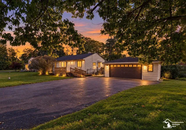 Photo 2 of Single family home for sale at 15526 Westwood Dr, Monroe, MI 48161 | MLS# 57050224456 | Listing updated on 2026-10-12