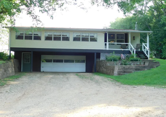 Photo 1 of Sale Pending at 19278 Dutch Settlement St, Cassopolis, MI 49031 | MLS# 66026054018 | Listing updated on 2026-10-14