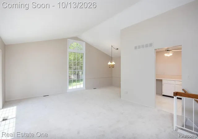 Listing Photo 5 - Condo for sale in building located at 1534 Hidden Vly Ln, Rochester Hills, MI 48306 4227