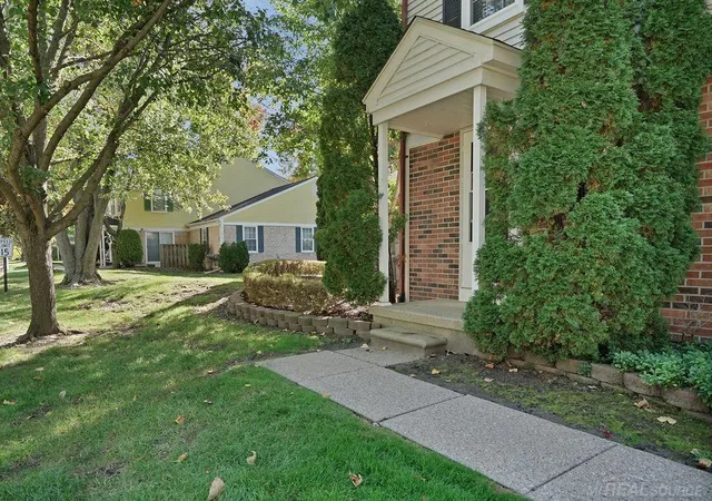 Photo 3 of Condo for sale at 24640 Meadow Ln, Harrison Township, MI 48045 | MLS# 58050224458 | Listing updated on 2026-10-09