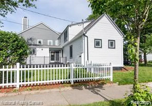 Photo 3 of Single family home for sale at 1572 Webster St, Beverly Hills, MI 48009 | MLS# 20261082102 | Listing updated on 2026-10-25