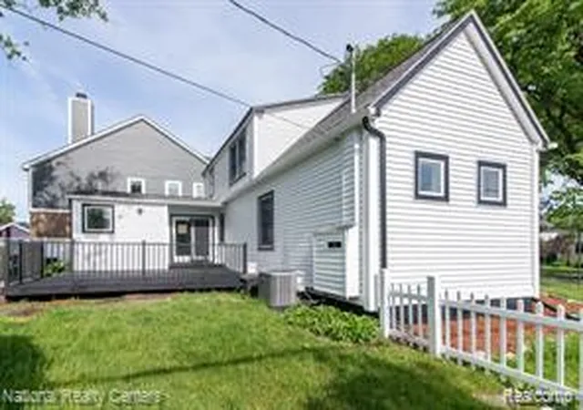 Photo 4 of Single family home for sale at 1572 Webster St, Beverly Hills, MI 48009 | MLS# 20261082102 | Listing updated on 2026-10-25