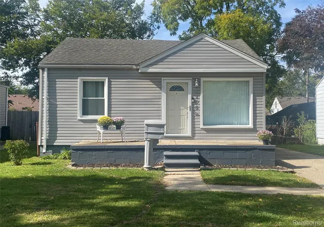 Photo 1 of Single family home for sale at 4196 Gloria St, Wayne, MI 48184 | MLS# 20261082116 | Listing updated on 2026-10-10