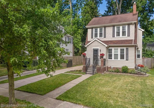 Photo 2 of Single family home for sale at 1033 Maplegrove Ave, Royal Oak, MI 48067 | MLS# 20261082119 | Listing updated on 2026-10-21