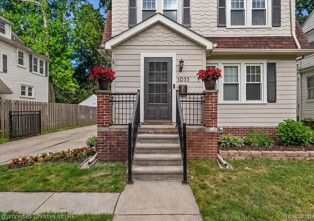 Photo 3 of Single family home for sale at 1033 Maplegrove Ave, Royal Oak, MI 48067 | MLS# 20261082119 | Listing updated on 2026-10-21