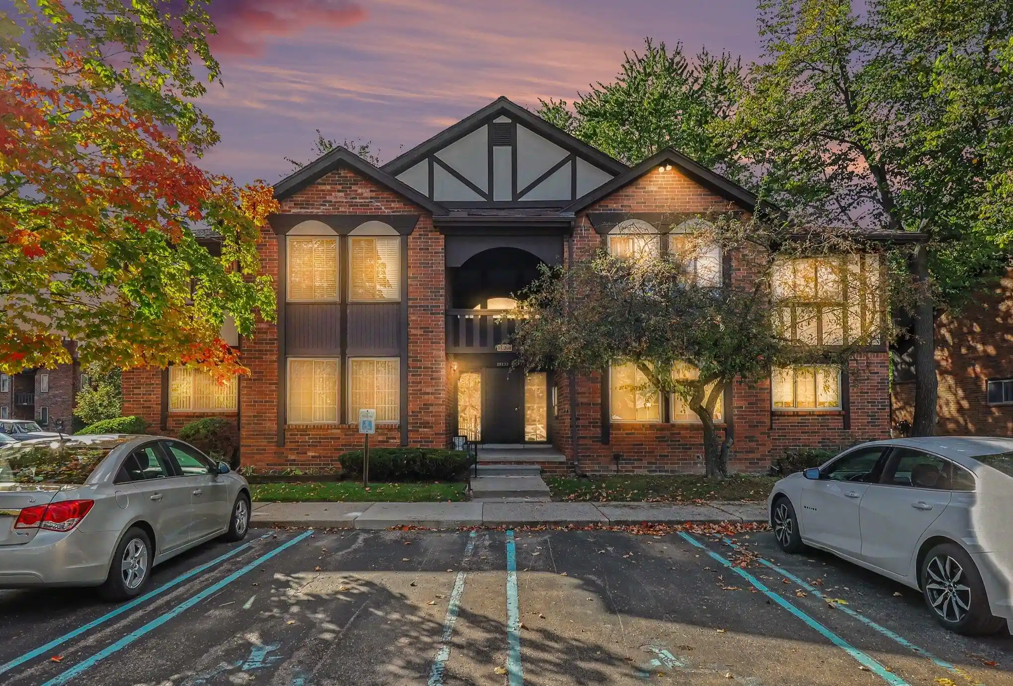 Listing Photo 1 - Condo for sale in 29233 Wellington Ct located at 29233 Wellington Ct, Southfield, MI 48034 - Unit #61
