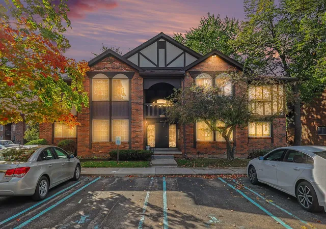 Condo for sale at 29233 Wellington Ct #61, Southfield, MI 48034 | MLS# 81026054036