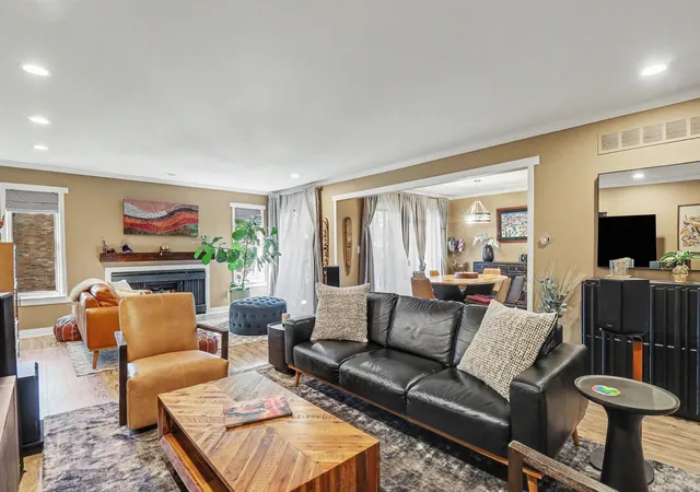 Listing Photo 4 - Condo for sale in building located at 29233 Wellington Ct, Southfield, MI 48034 - Unit #61