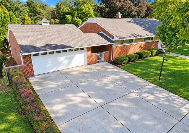 Photo 1 of Single family home for sale at 2021 E Hudson Ave, Royal Oak, MI 48067 | MLS# 20261082121 | Listing updated on 2026-10-10