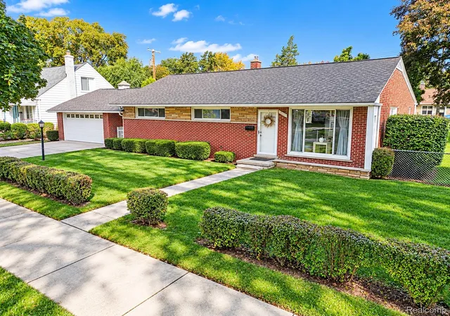 Photo 2 of Single family home for sale at 2021 E Hudson Ave, Royal Oak, MI 48067 | MLS# 20261082121 | Listing updated on 2026-10-10