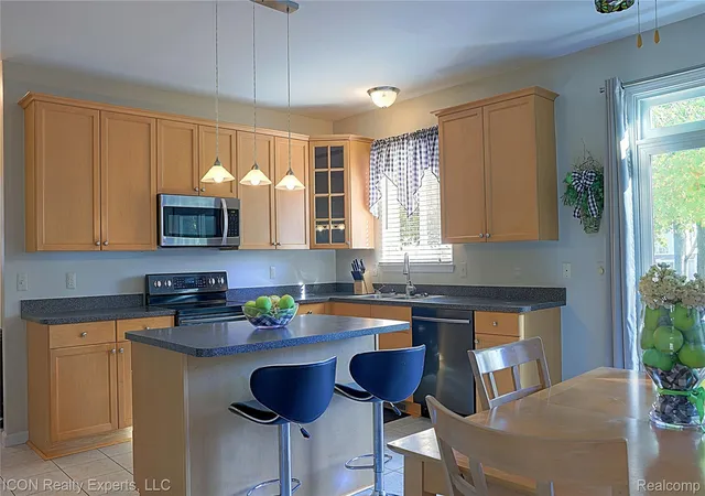 Photo 2 of Single family home for sale at 805 Calgary St, Auburn Hills, MI 48326 | MLS# 20261082120 | Listing updated on 2026-10-19